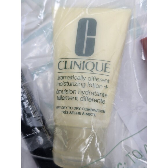 Clinique 5 pc Gift Set Lotion Foaming Soap Makeup Remover Mascara & Lipstick 01 - Picture 6 of 8